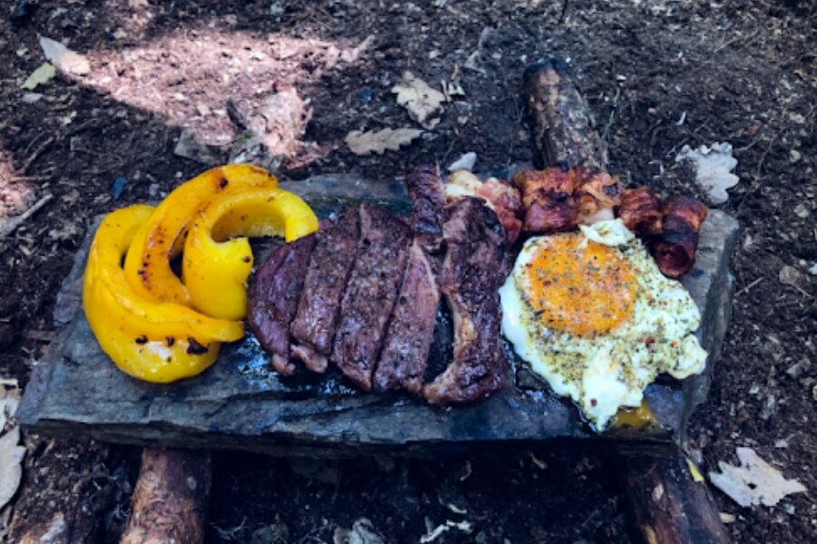 Szabadtéri főzés - steak kövön