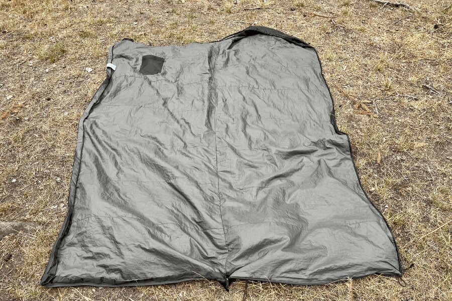 Kinyitott Snugpak Jungle hálózsák