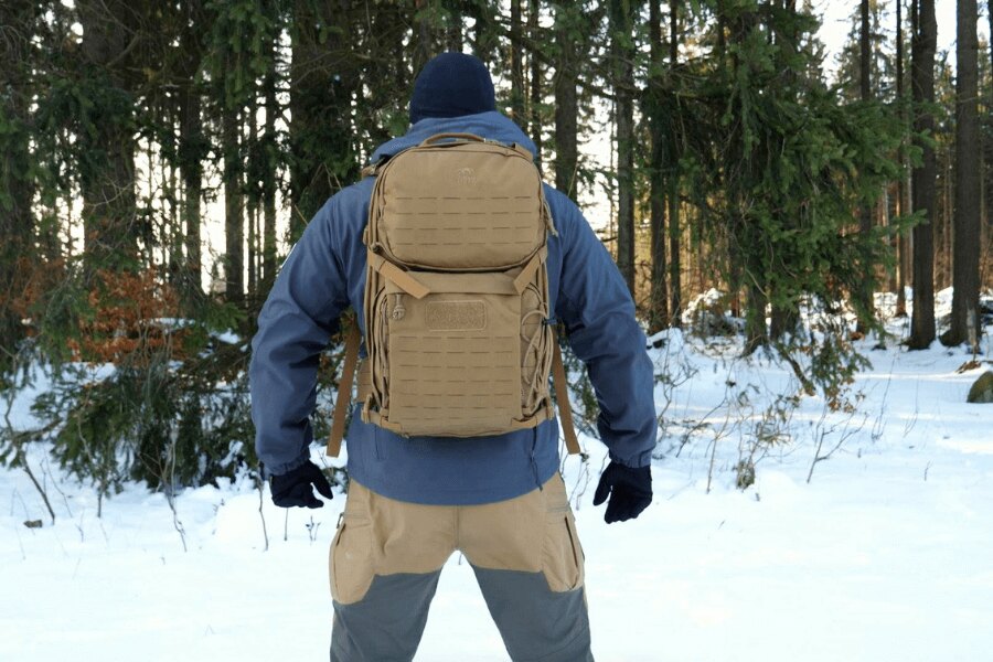 Téli outdoor ruházat. Forrás: Rigad