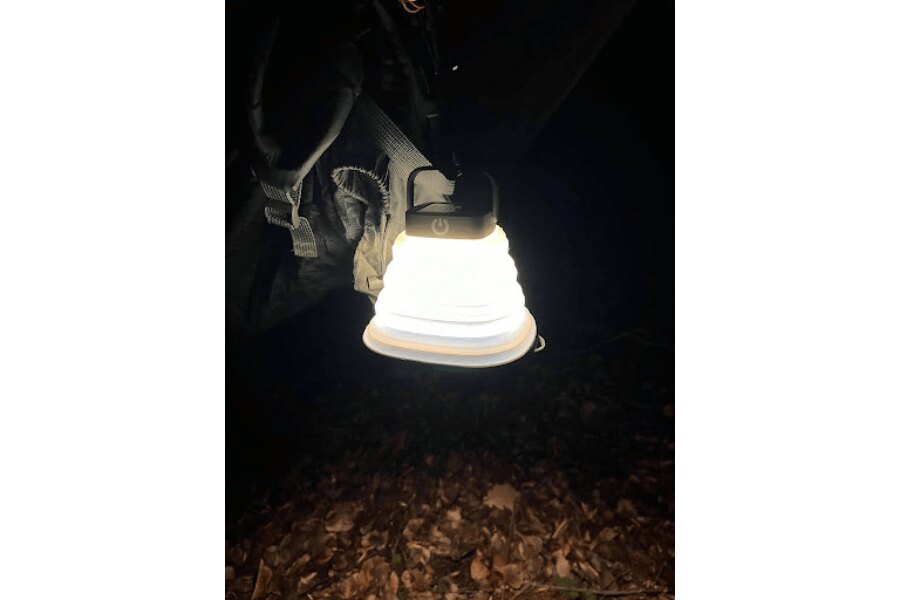 Scout Solar Light Tactical világít a sötétben