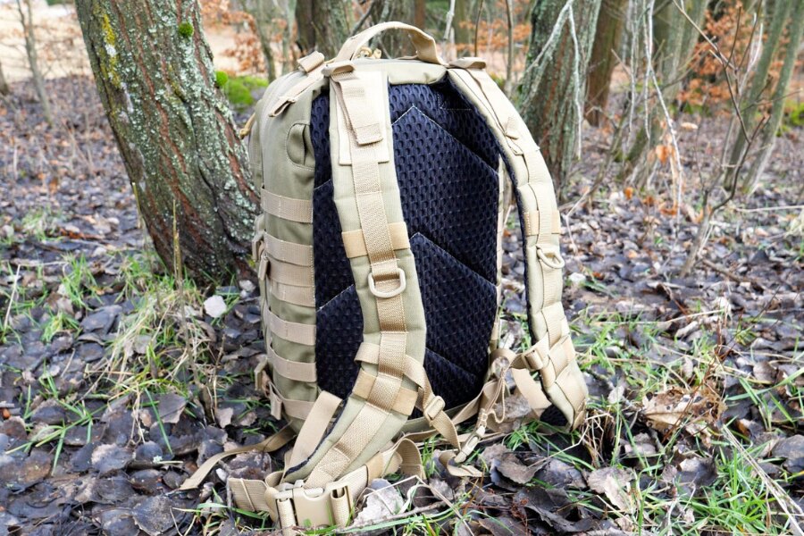 A Falcon II Maxpedition kis taktikai hátizsák hátlaprendszere