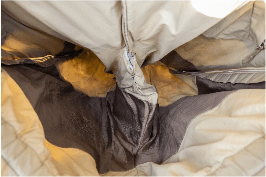 Sleeka Reversible Salopettes Snugpak nadrág – Teljes hosszúságú cipzár. Belső rész és megerősített ülep. Forrás: L.G. (szerző)