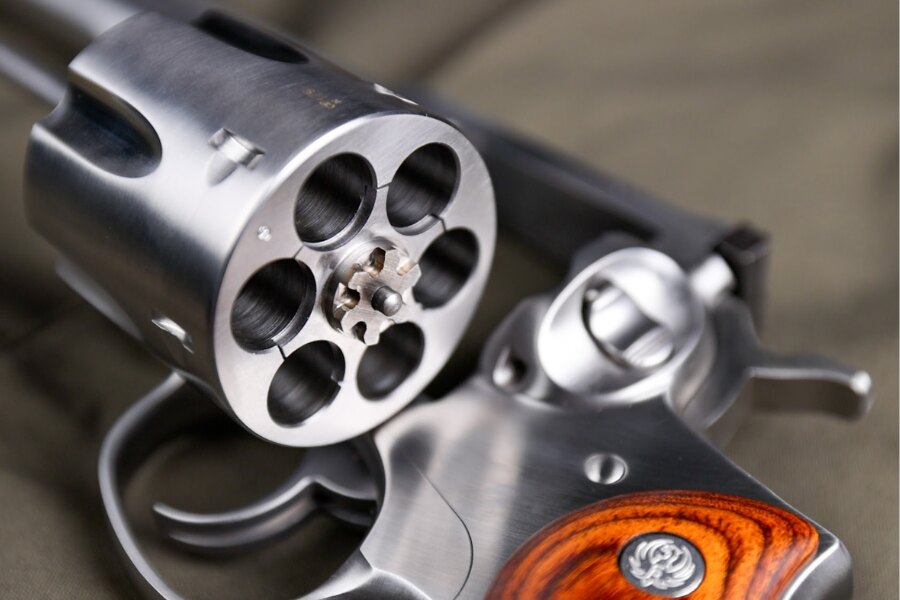 Ruger Redhawk forgópisztoly. Forrás: Rigad