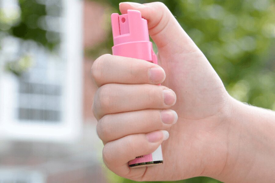 Compact védőspray klipsszel Sabre Red<sup>®</sup>. Forrás: sabrered.com, Rigad.cz