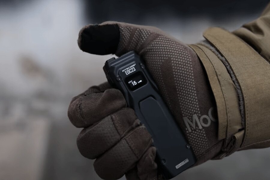 EDC23 Nitecore<sup>®</sup> OLED kijelző. Forrás: Rigad