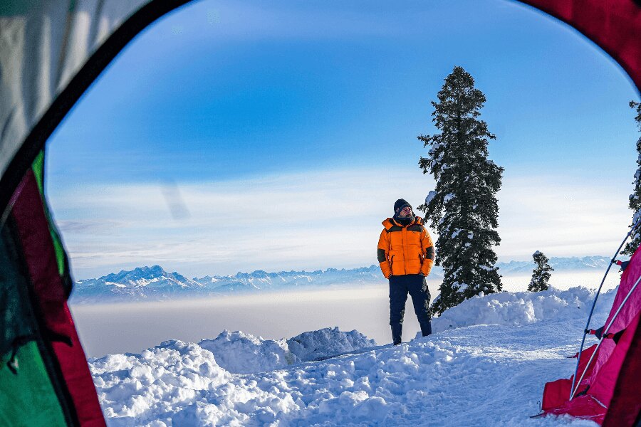 Forrás: https://www.pexels.com/cs-cz/foto/snih-muz-zima-hora-20471950/