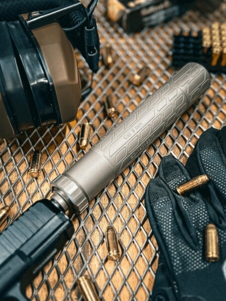 9 mm pisztolyhoz hangtompító – praktikus kiegészítő a sportlövészethez és a hallásvédelemhez. Foto: Rigad
