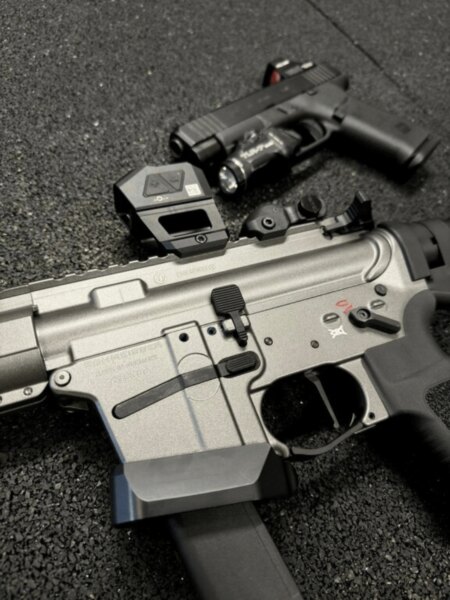 Schmeisser AR15-9 PCC karabély részlete Glock pattern tárval