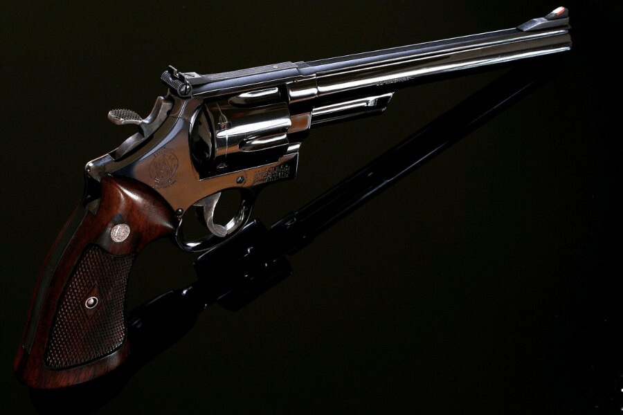 Smith & Wesson Model 29 revolver 6" csővel.