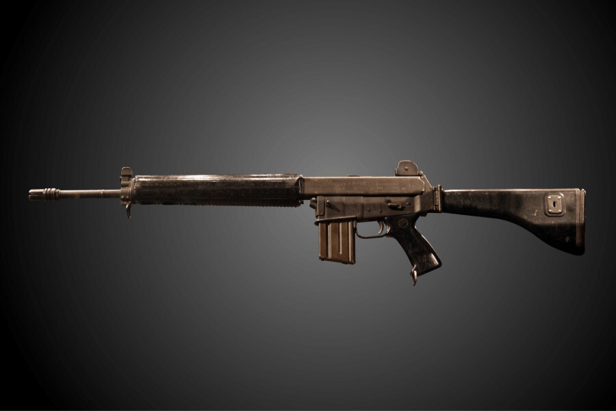 ArmaLite AR-18 puska oldalnézetben.