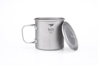 Keith® 650 ml titán bögre fedéllel
