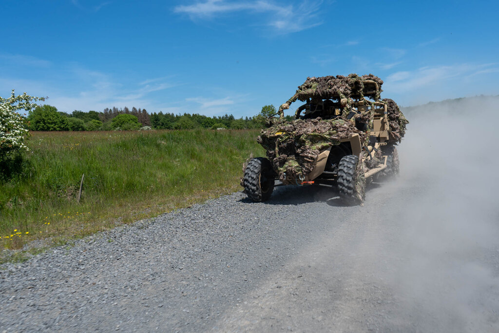 Mobil multispektrális reverzibilis álcázás Polaris MRZR Ghosthood®
