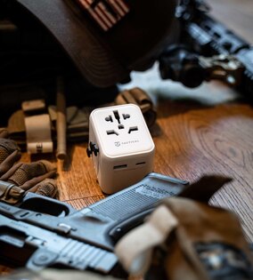 PTP Travel Tactical® adapter töltővel