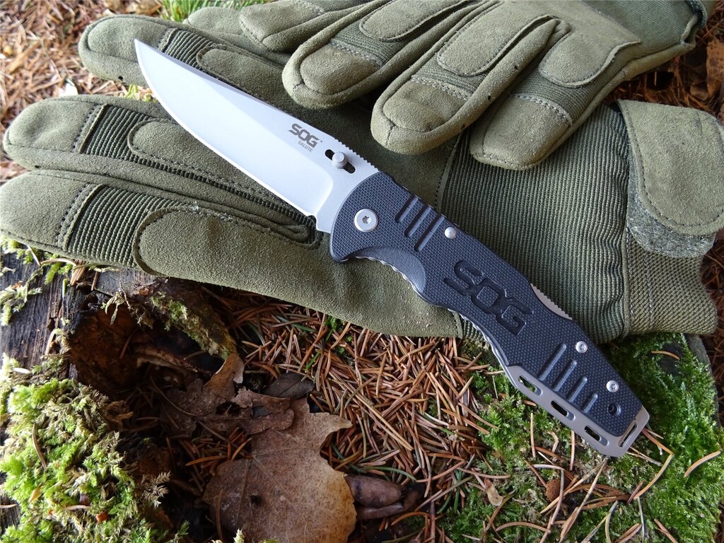 Zsebkés SOG® Salute